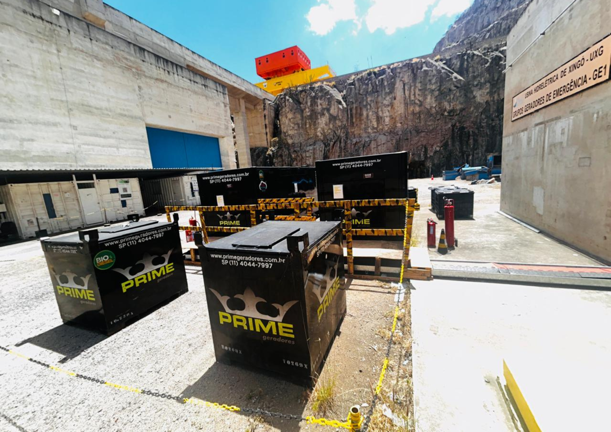 Beige White Minimalist Pattern Page Border Document (A4 Landscape)